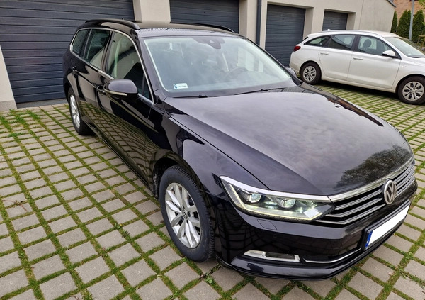 Volkswagen Passat cena 68500 przebieg: 150000, rok produkcji 2016 z Szczecin małe 742